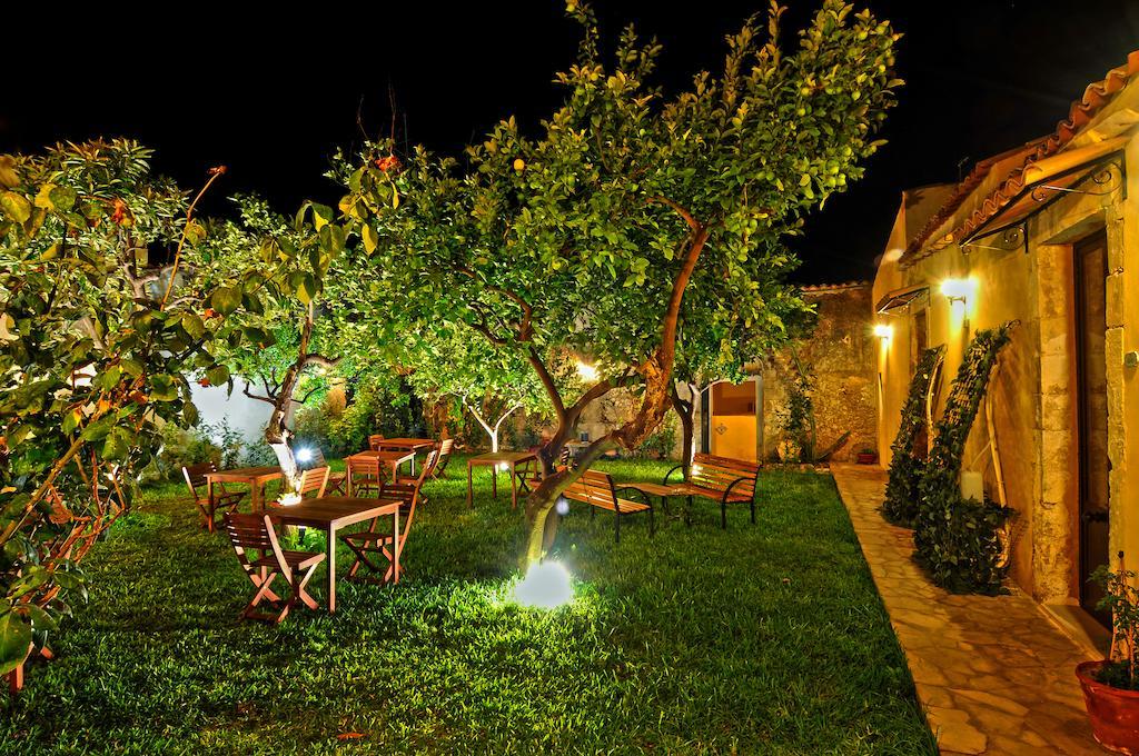 Il Giardino Del Barocco Bed & Breakfast Noto Exterior photo