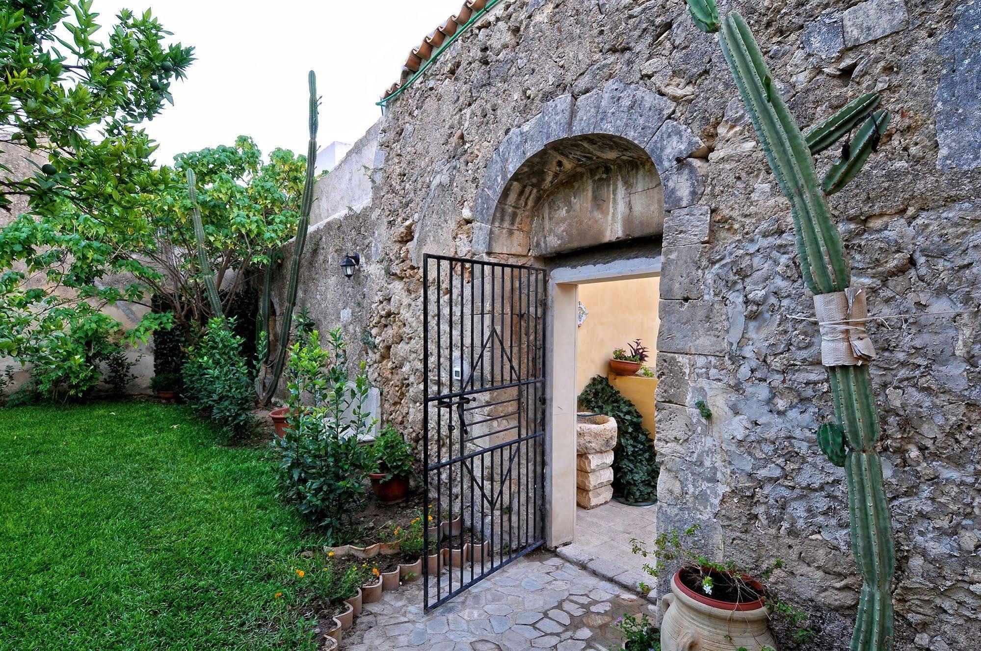 Il Giardino Del Barocco Bed & Breakfast Noto Exterior photo